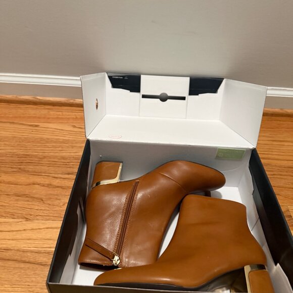 NIB DKNY Corrie Ankle Booties -> Calf Leather - Picture 2 of 6